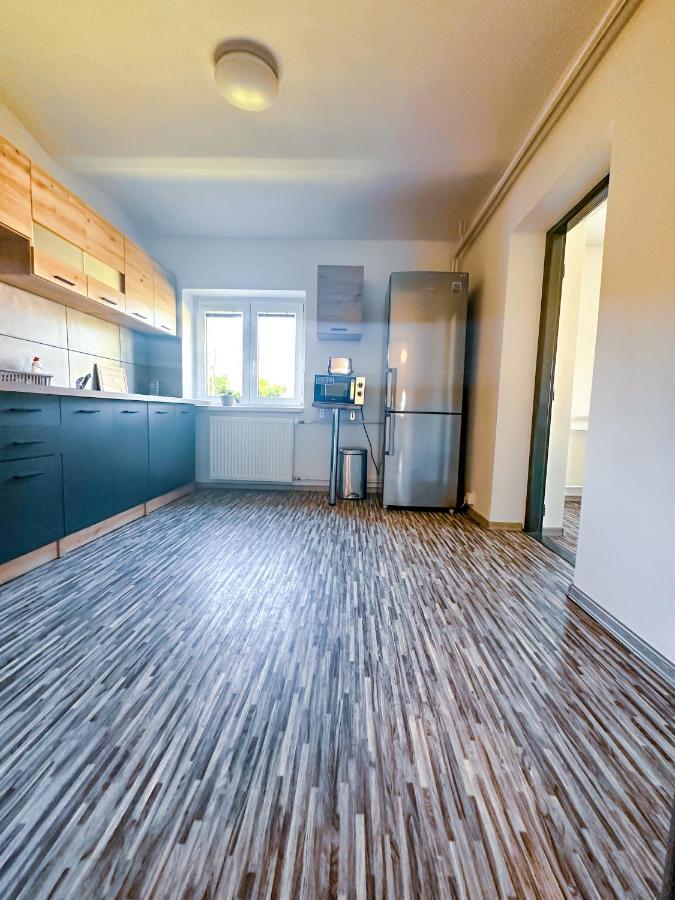 Apartman Vesele ديشين المظهر الخارجي الصورة